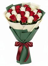 Букет Микс из красных и белых роз в Широчанке