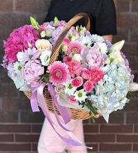 Композиция солнечный день в Широчанке Цветочная композиция из Розы, Хризантемы, Пионы и Лизиантусы в корзине в Широчанке