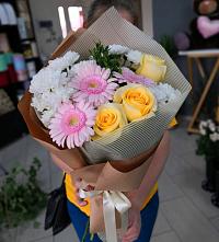 Букет цветов из:  Герберы, Розы и Хризантемы #REPLACE_PRED# Широчанке