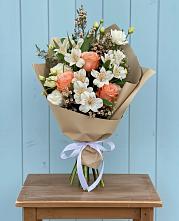 Букет цветов из:  Альстромерии, Лизиантусы, Розы и Хризантемы #REPLACE_PRED# Широчанке