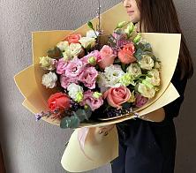 Букет цветов из:  Розы, Лизиантусы и Гвоздики #REPLACE_PRED# Широчанке