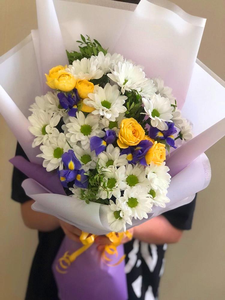 Букет цветов из: Ирисы, Хризантемы и Розы в Широчанке