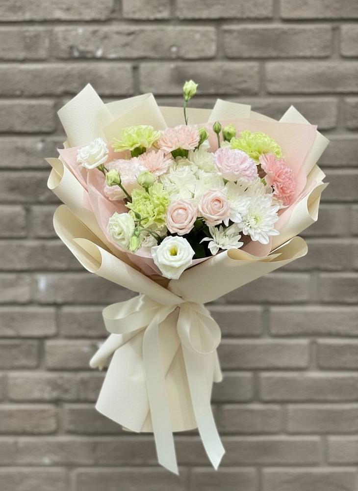 Букет цветов из: Гвоздики, Розы, Лизиантусы и Хризантемы в Широчанке