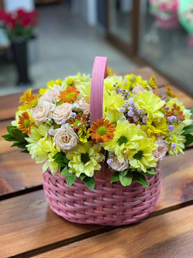 Цветочная композиция из Хризантемы и Розы в корзине в Широчанке