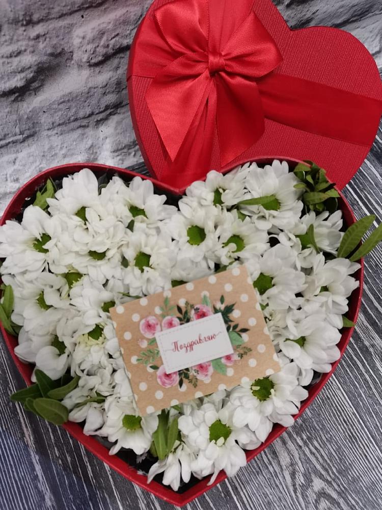 Цветочная композиция из Хризантемы в виде сердца в Широчанке