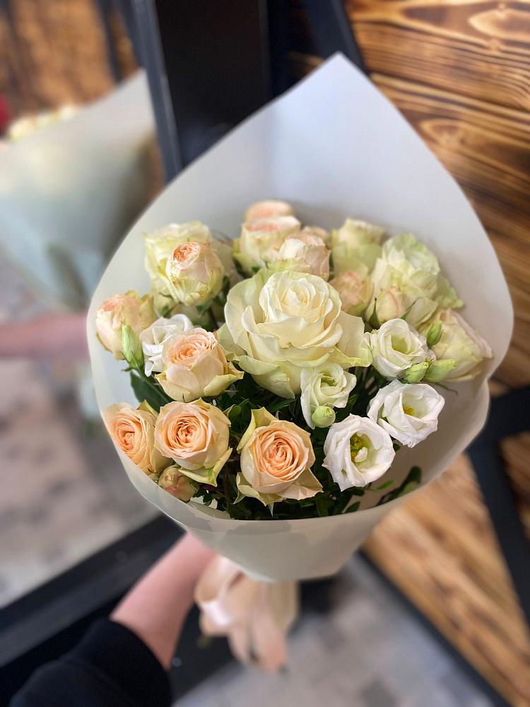 Букет цветов из: Розы и Лизиантусы в Широчанке